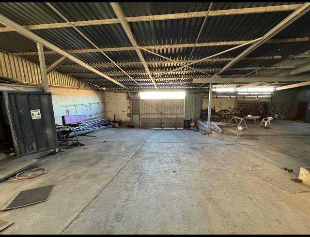 1,400M² WAREHOUSE TO LET IN INDUSTRIA NORTH